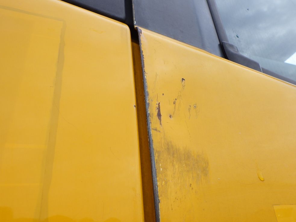 運転席側ドアにキズ・サビ・ヘコミがあります。|ニッサンディーゼル クオン PKG-GK4XLE改の写真24