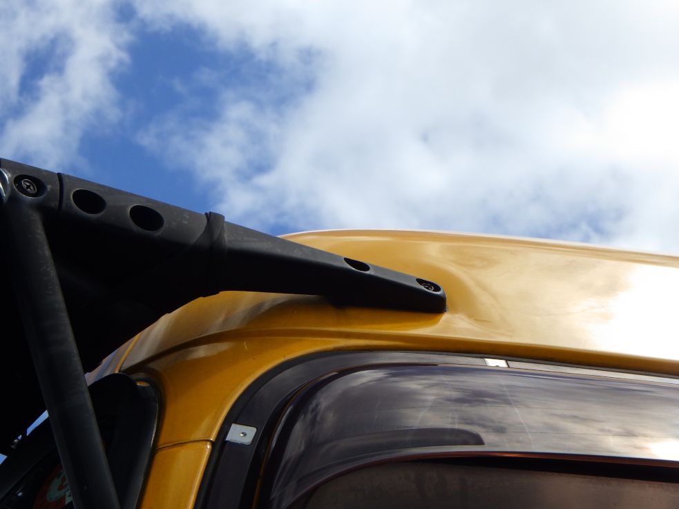 助手席側ミラーステー根元にヘコミがあります。|ニッサンディーゼル クオン PKG-GK4XLE改の写真29