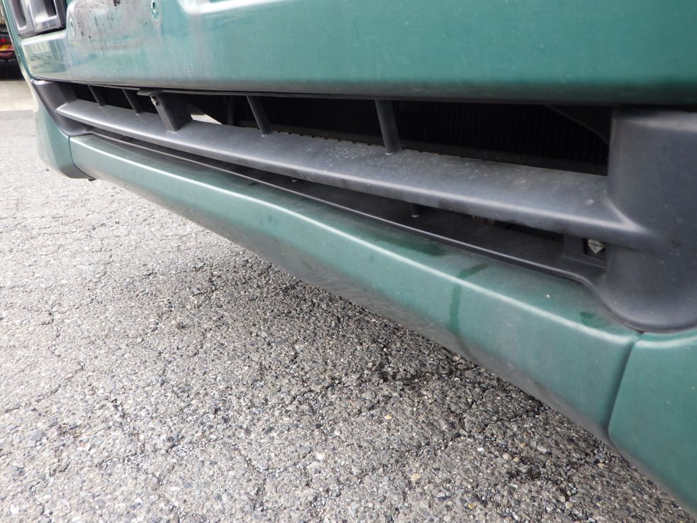 フロントバンパーに曲がりがあります。|ニッサンディーゼル クオン PKG-GK4XLE改の写真30