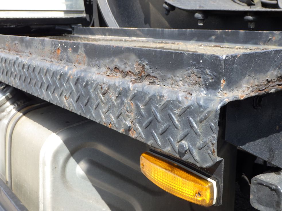 ボディーの一部にサビがあります。|ニッサンディーゼル クオン PKG-GK4XLE改の写真34