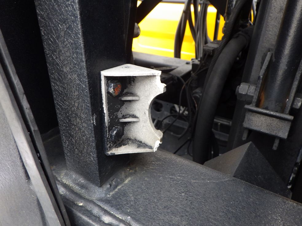 運転席側コネクター収納が欠損しています。|ニッサンディーゼル クオン PKG-GK4XLE改の写真37