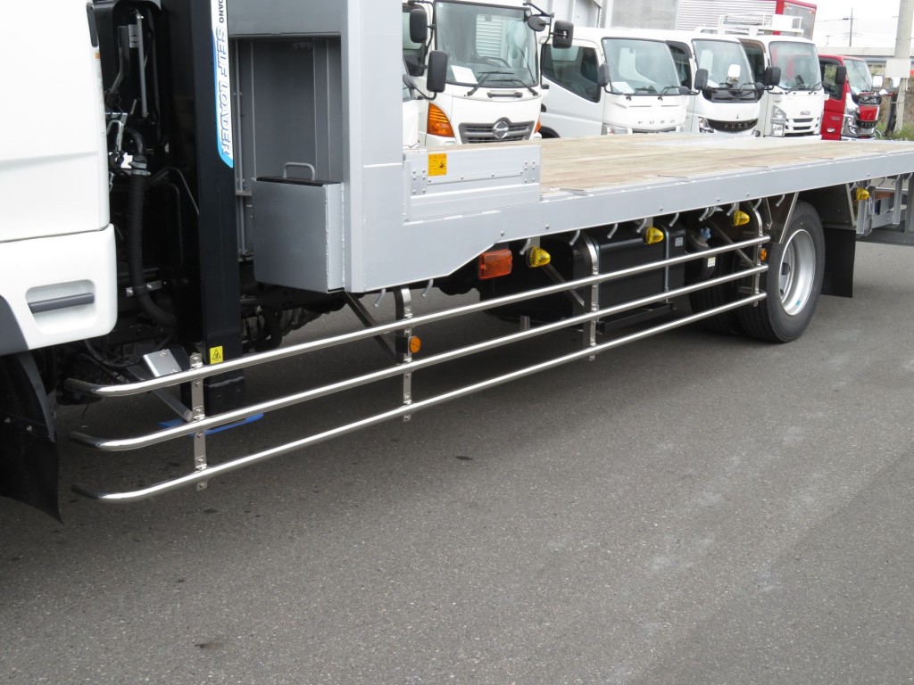 サイドバンパーはステンレス製です。|三菱 ファイター 2KG-FK62FZの写真8