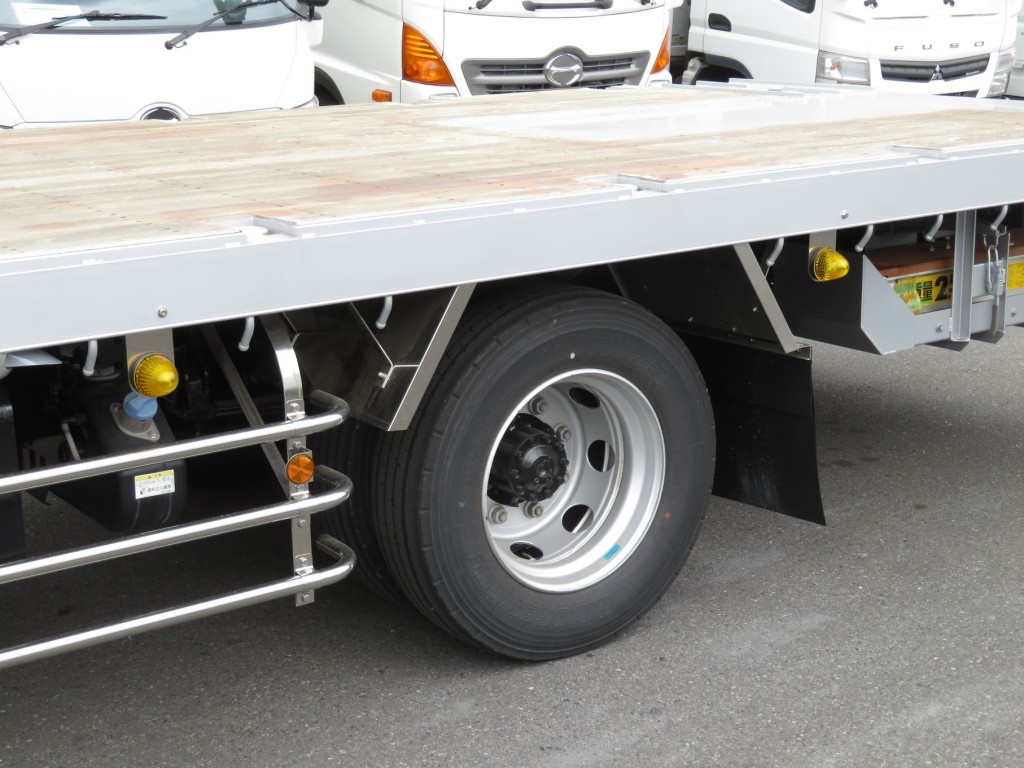 リアフェンダーはステンレス製です。|三菱 ファイター 2KG-FK62FZの写真9