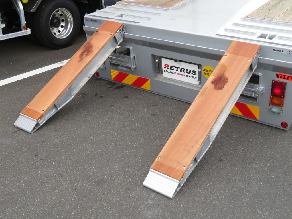 歩み板の状態です。|三菱 ファイター 2KG-FK62FZの写真14