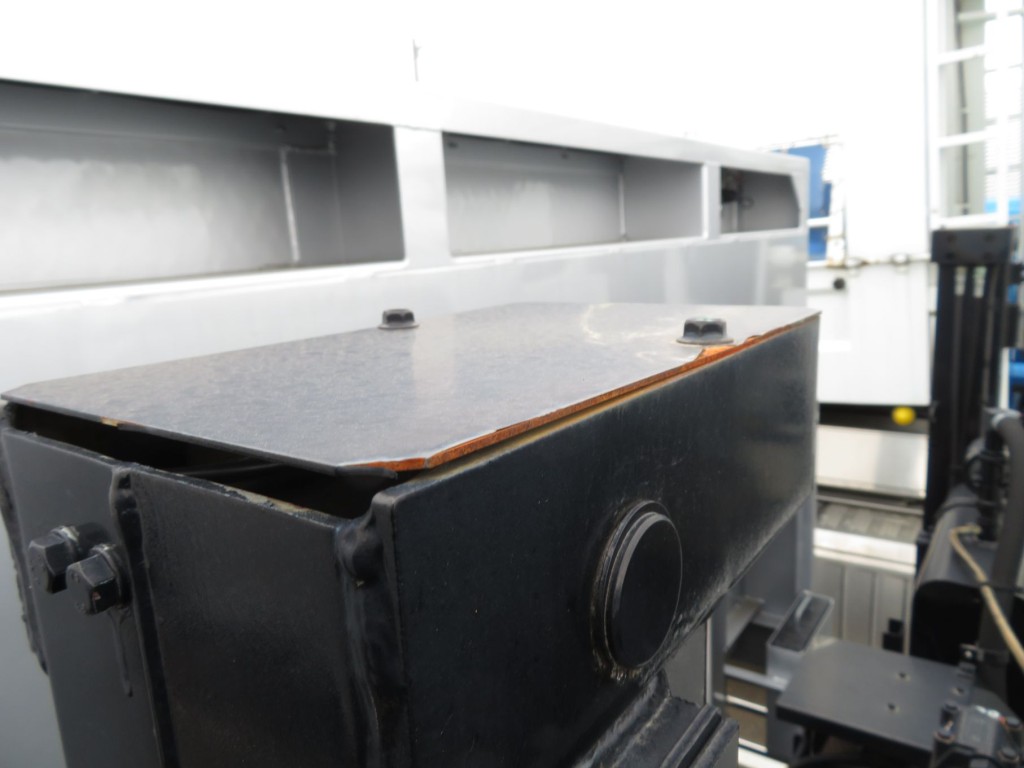 アウトリガーの天板部に置きサビがあります。|三菱 ファイター 2KG-FK62FZの写真18