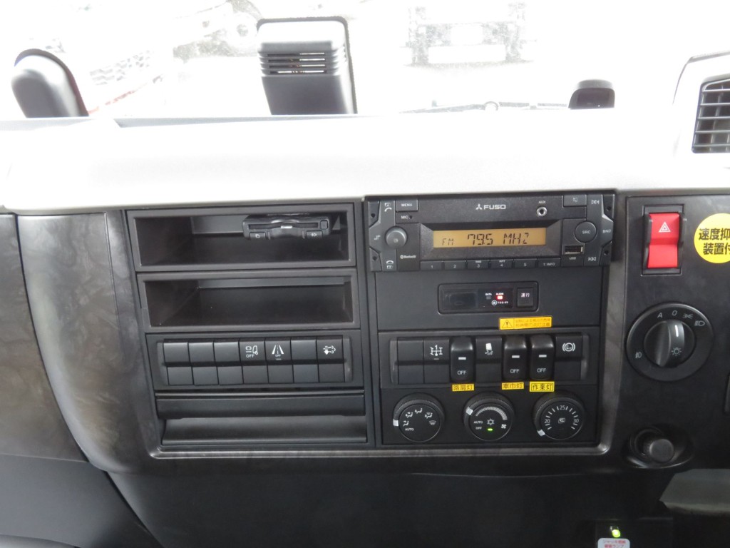 インパネ周りの状態です。|三菱 ファイター 2KG-FK62FZの写真26