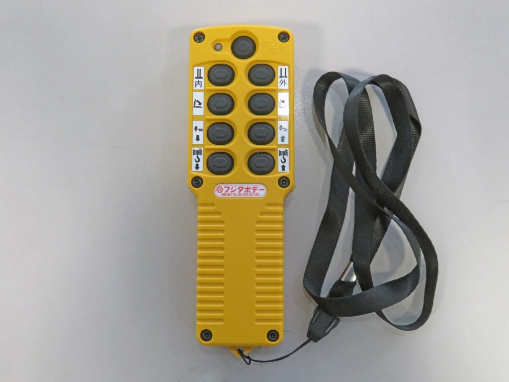 セルフの操作ラジコンです。|三菱 ファイター 2KG-FK62FZの写真30