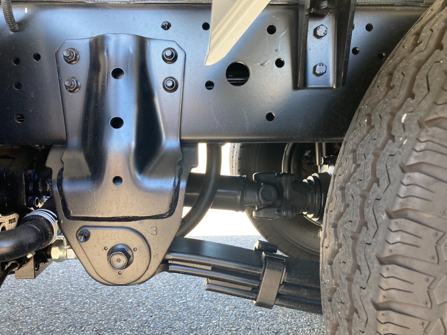 シャーシとスプリングの状態です。|日野 デュトロ 2KG-XZU605X(2WD)の写真5