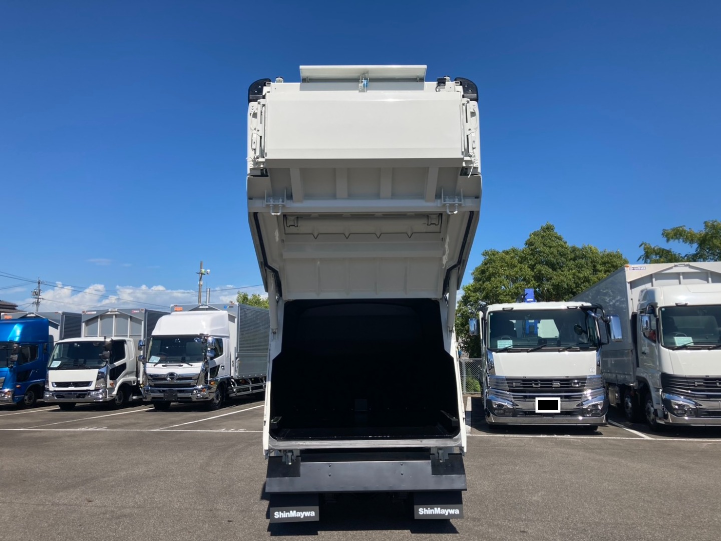 ホッパーを上げた状態です。|日野 デュトロ 2KG-XZU605X(2WD)の写真12
