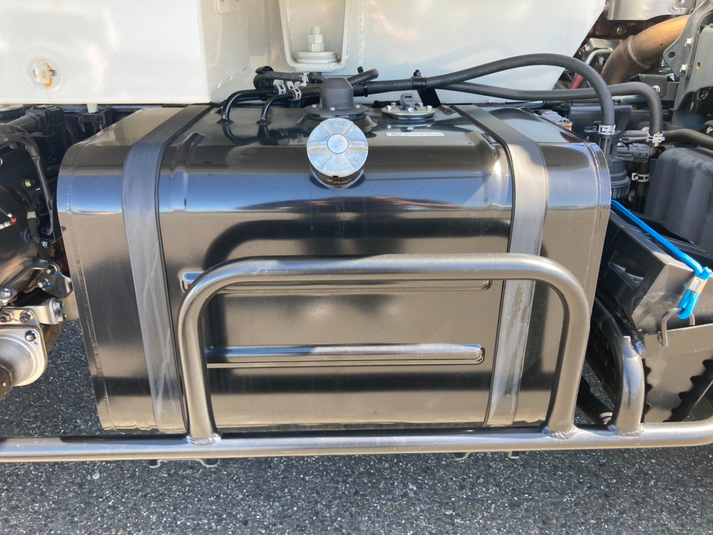 燃料タンクです。|日野 デュトロ 2KG-XZU605X(2WD)の写真40