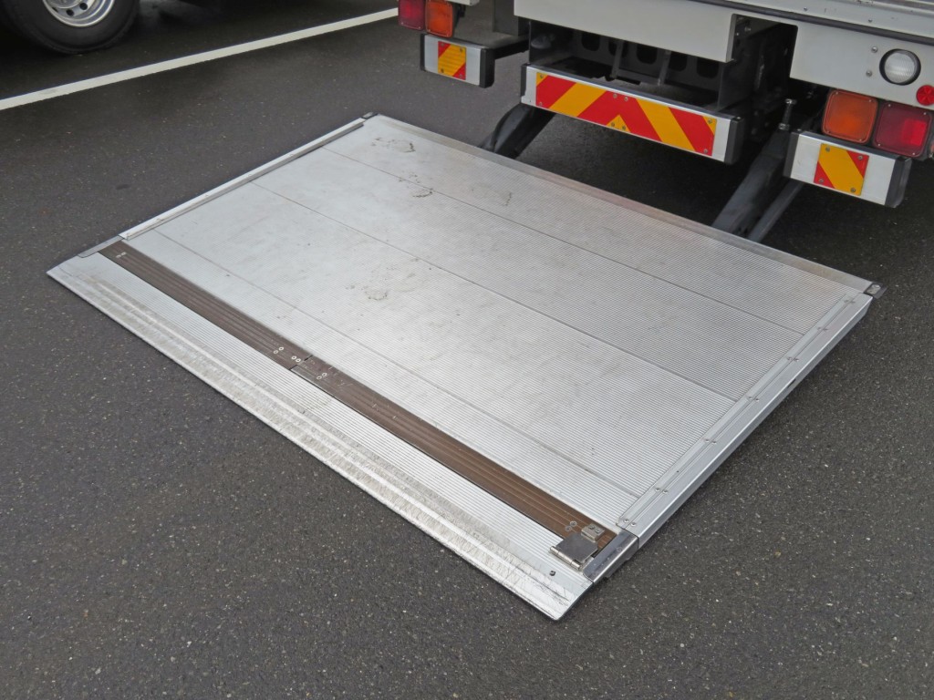 ゲートのステージの状態です。|いすゞ フォワード 2RG-FRR90T2(2WD)の写真11