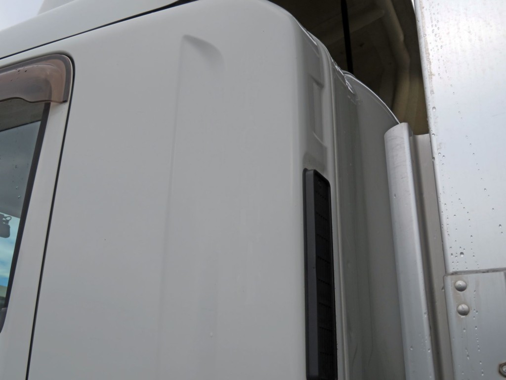 助手席側クォーターパネルに看板日焼け跡があります。|いすゞ フォワード 2RG-FRR90T2(2WD)の写真15