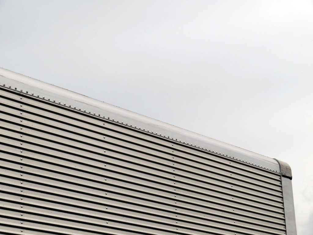 助手席側羽根のカドにキズがあります。|いすゞ フォワード 2RG-FRR90T2(2WD)の写真17