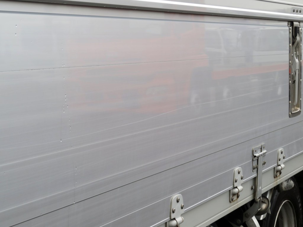 助手席側あおりに線キズがあります。|いすゞ フォワード 2RG-FRR90T2(2WD)の写真18