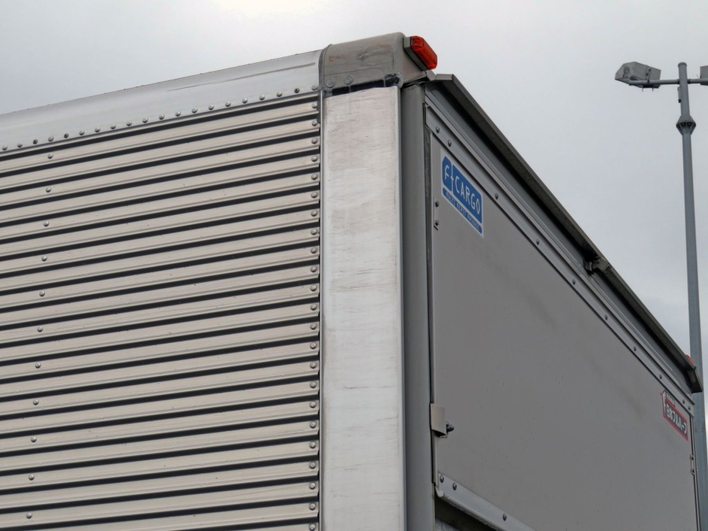 助手席側羽根の後端に細かい線キズがあります。|いすゞ フォワード 2RG-FRR90T2(2WD)の写真20