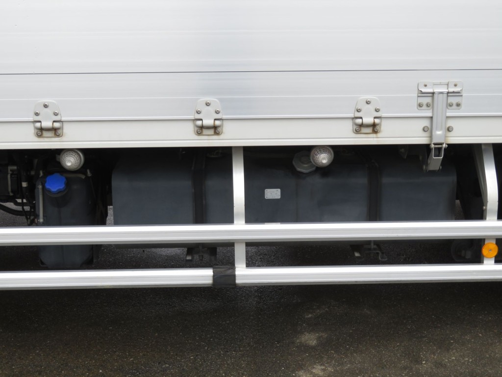 燃料タンクは200Lです。|いすゞ フォワード 2RG-FRR90T2(2WD)の写真21