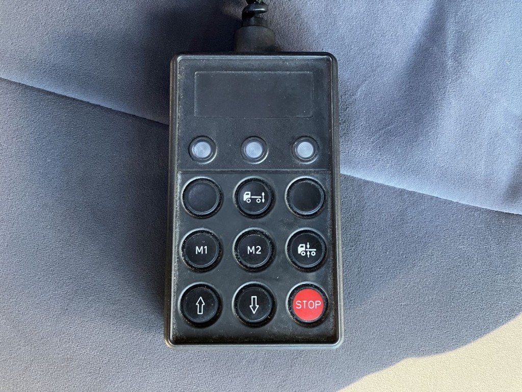 エアサスのコントローラーです。|いすゞ フォワード 2RG-FRR90T2(2WD)の写真22