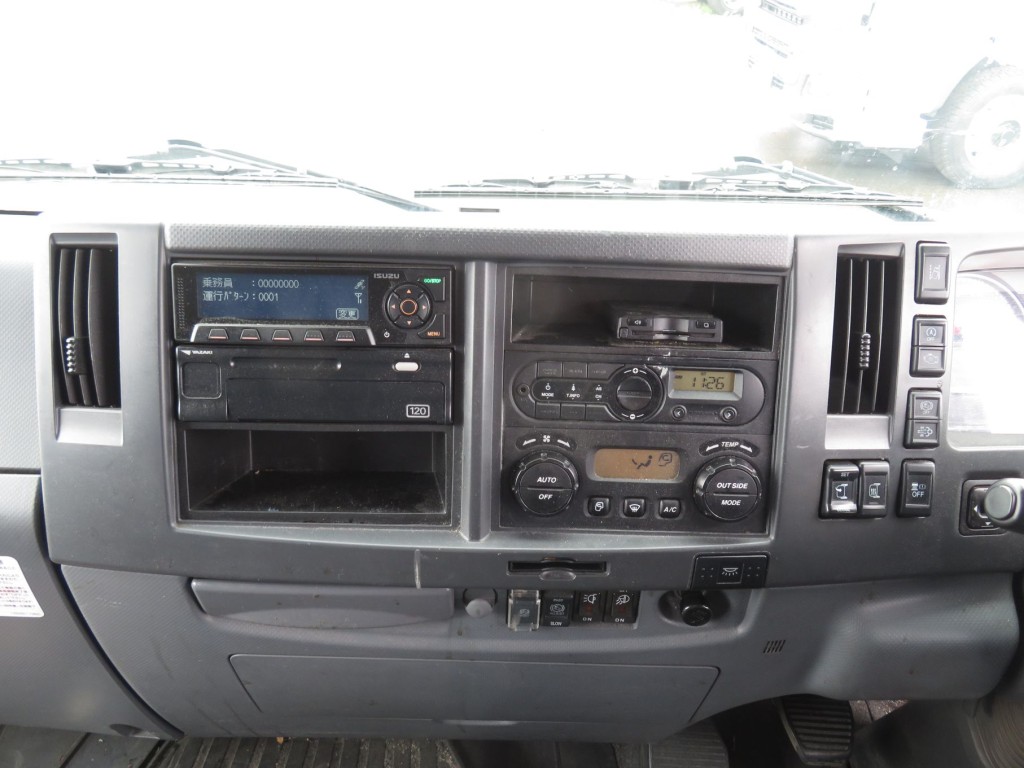 インパネ周りの状態です。|いすゞ フォワード 2RG-FRR90T2(2WD)の写真31