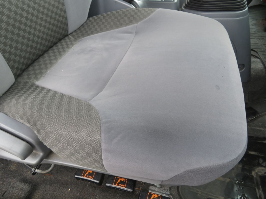 運転席座面の状態です。|いすゞ フォワード 2RG-FRR90T2(2WD)の写真32