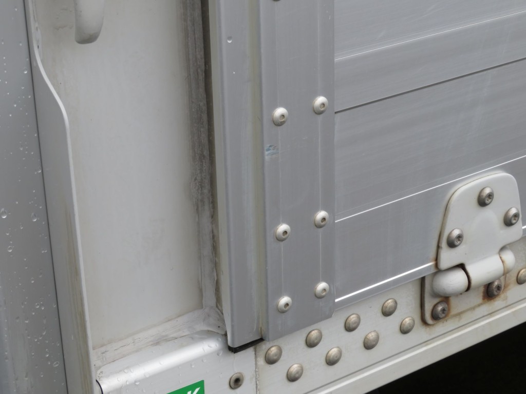 助手席側あおり前側に小キズがあります。|いすゞ フォワード 2RG-FRR90T2(2WD)の写真37