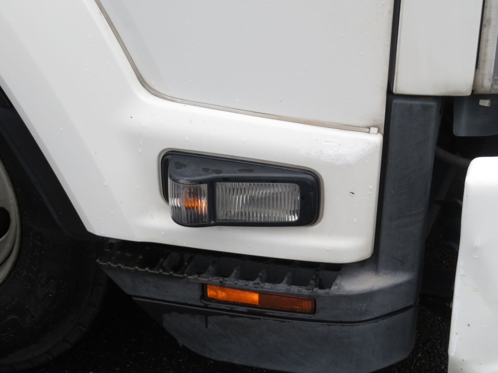 運転席ドアフェンダーにキズ補修塗装及びドアウインカーのレンズにキズがあります。|いすゞ フォワード 2RG-FRR90T2(2WD)の写真39