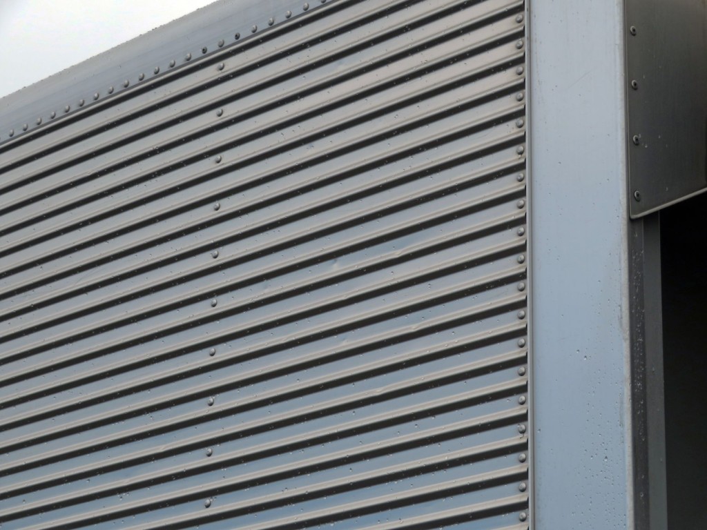 運転席側コルゲートに小さいヘコミが複数個所あります。|いすゞ フォワード 2RG-FRR90T2(2WD)の写真41