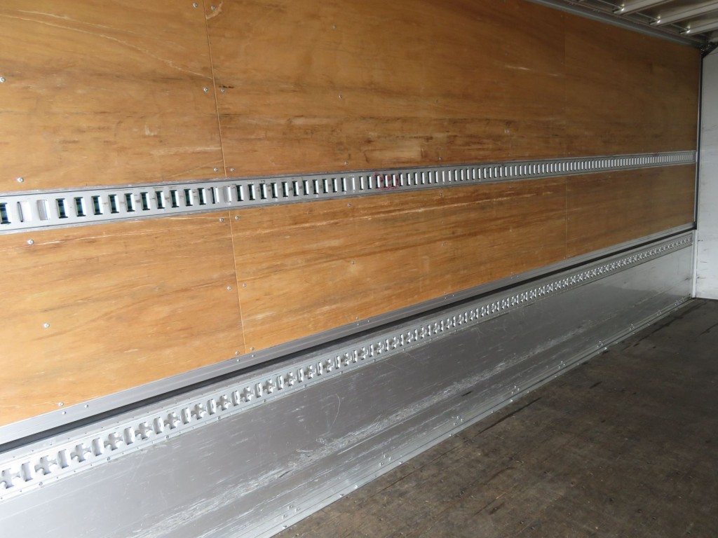 庫内側面の状態です。|いすゞ フォワード 2RG-FRR90T2(2WD)の写真45