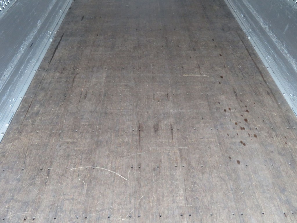 床板に細かいキズがあります。|いすゞ フォワード 2RG-FRR90T2(2WD)の写真47