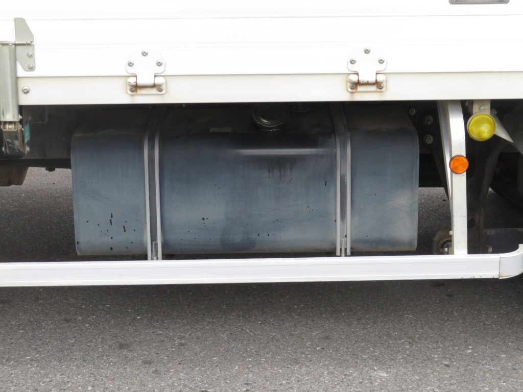燃料タンクは200Lです。|日野 レンジャー TPG-FD7JLAG(2WD)の写真17