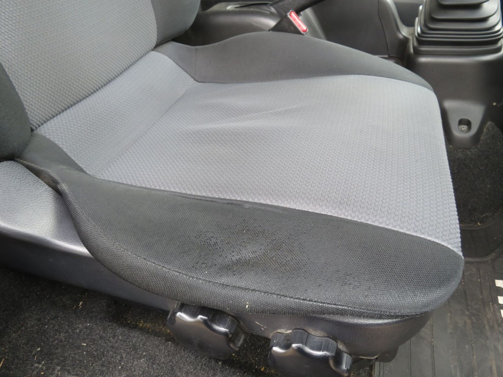 運転座面の状態です。|日野 レンジャー TPG-FD7JLAG(2WD)の写真27