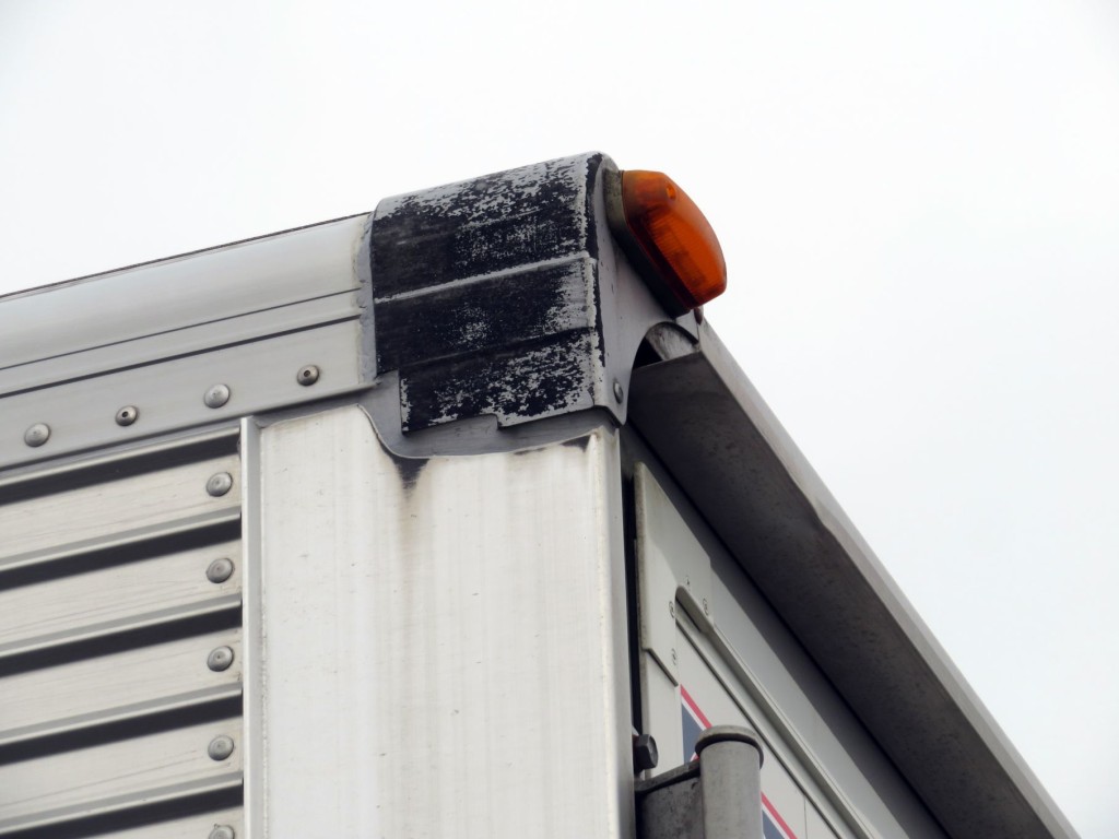 助手席側の羽根後方のコーナー部の状態です。|日野 レンジャー TPG-FD7JLAG(2WD)の写真29