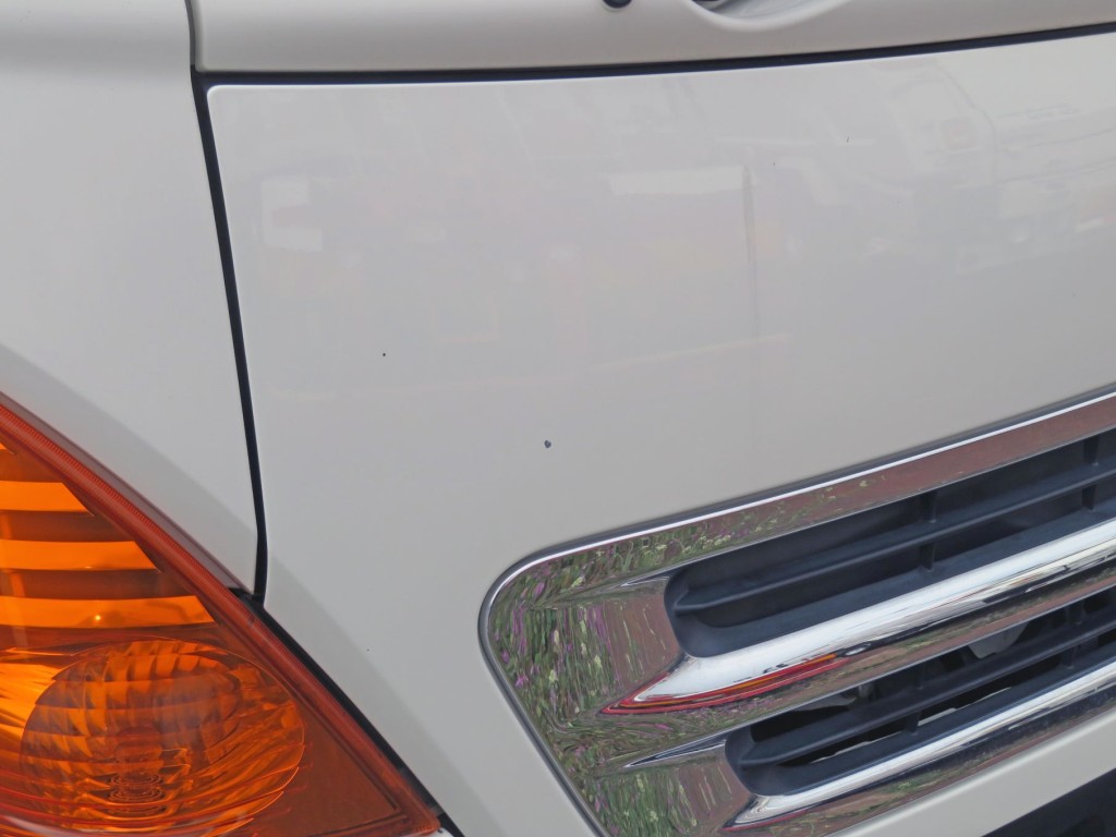 フロントパネル助手席側に小キズがあります。|日野 レンジャー TPG-FD7JLAG(2WD)の写真32