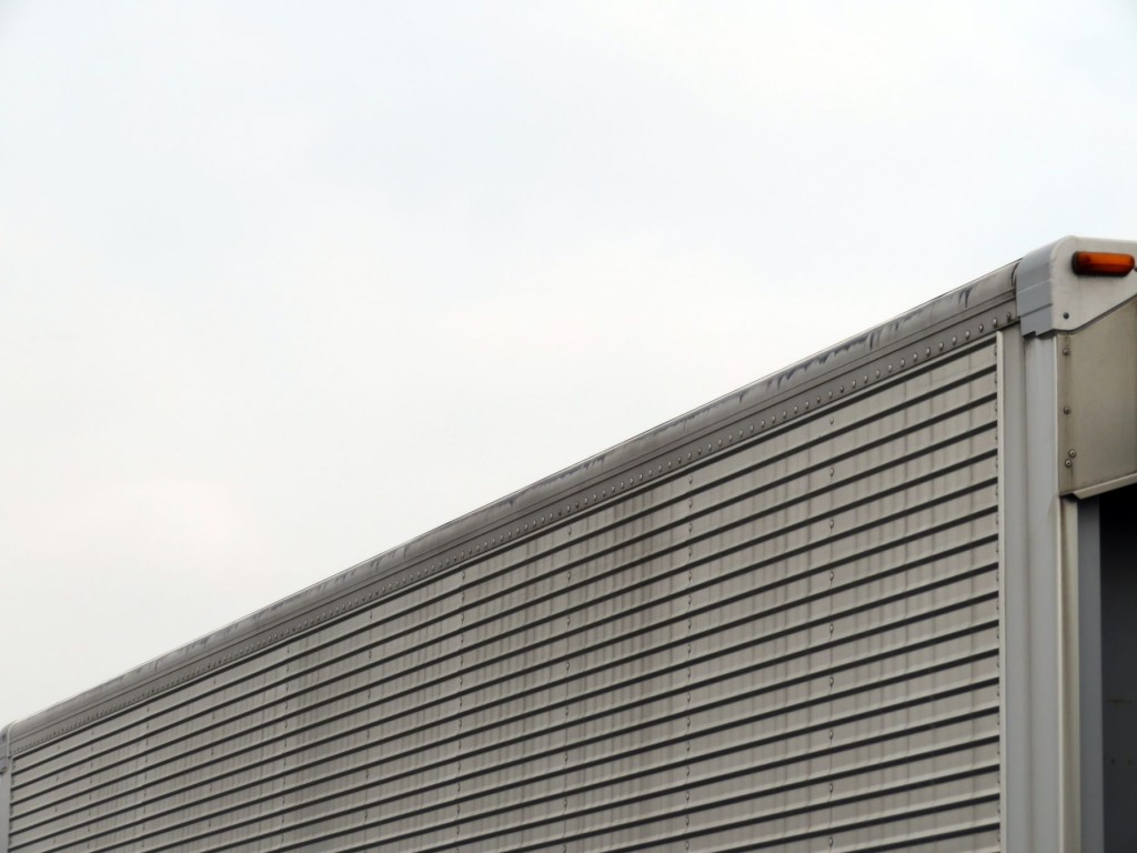 運転席側羽根の上部カドににキズがあります。|日野 レンジャー TPG-FD7JLAG(2WD)の写真35