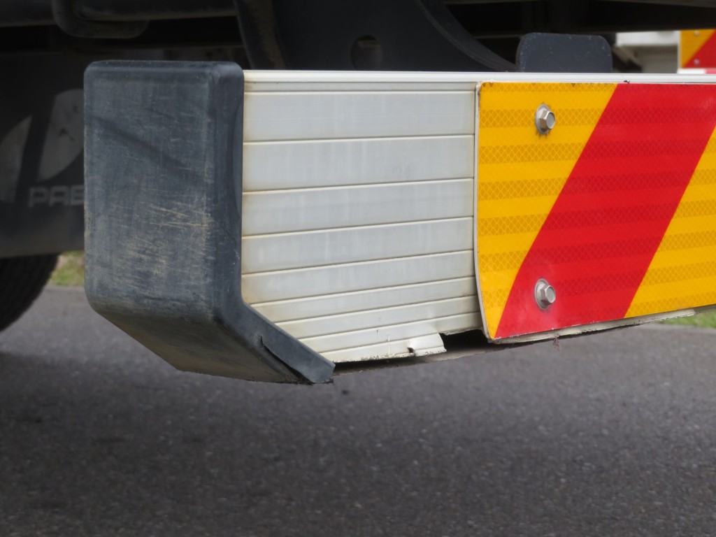 リアバンパー助手席側に割れがあります。|日野 レンジャー TPG-FD7JLAG(2WD)の写真47