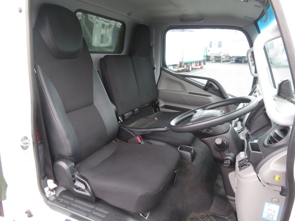 三菱 キャンター 2RG-FBA20(2WD)の写真6