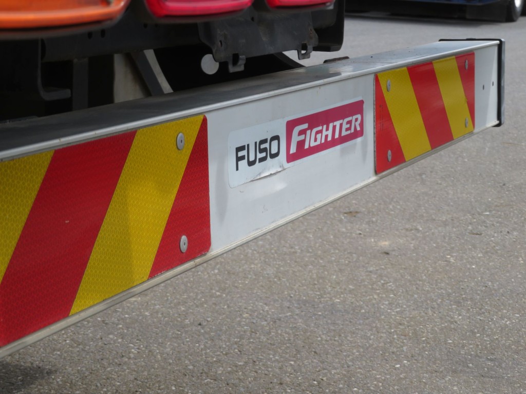 リアバンパー運転席側にヘコミがあります。|三菱 ファイター 2KG-FK62FZの写真42