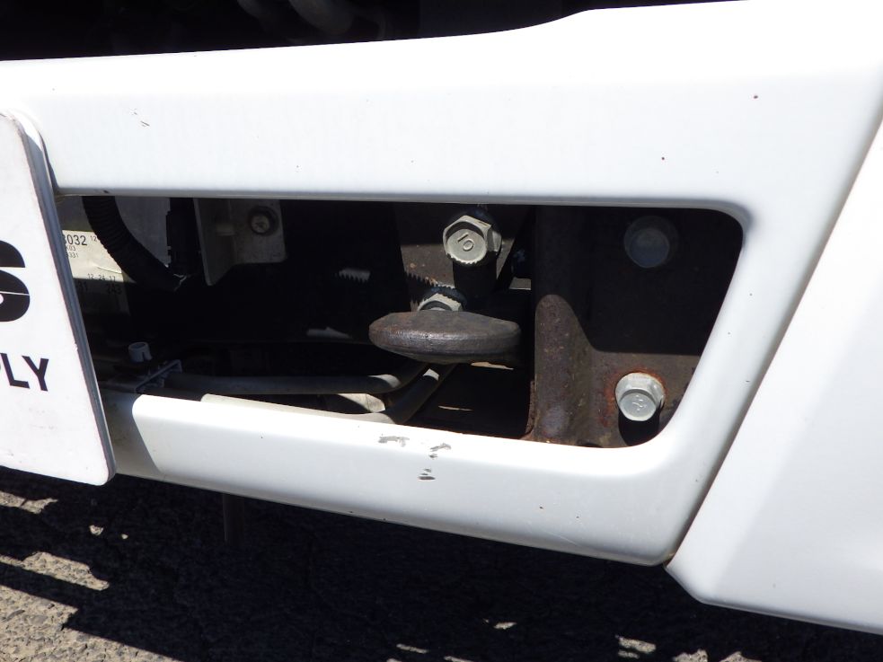 フロントバンパーにキズがあります。|三菱 キャンター TKG-FEA50の写真30