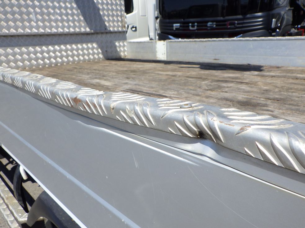 助手席側アオリ上部にキズ・ヘコミがあります。|三菱 キャンター TKG-FEA50の写真36