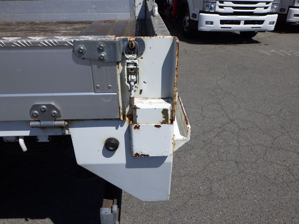 ボディー後方の両サイドにキズ・サビがあります。|三菱 キャンター TKG-FEA50の写真40