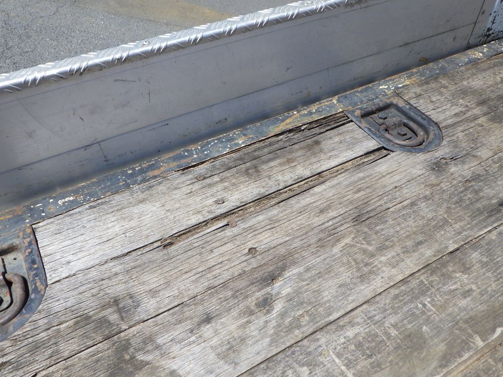 床板の一部に浮き・削れがあります。|三菱 キャンター TKG-FEA50の写真45