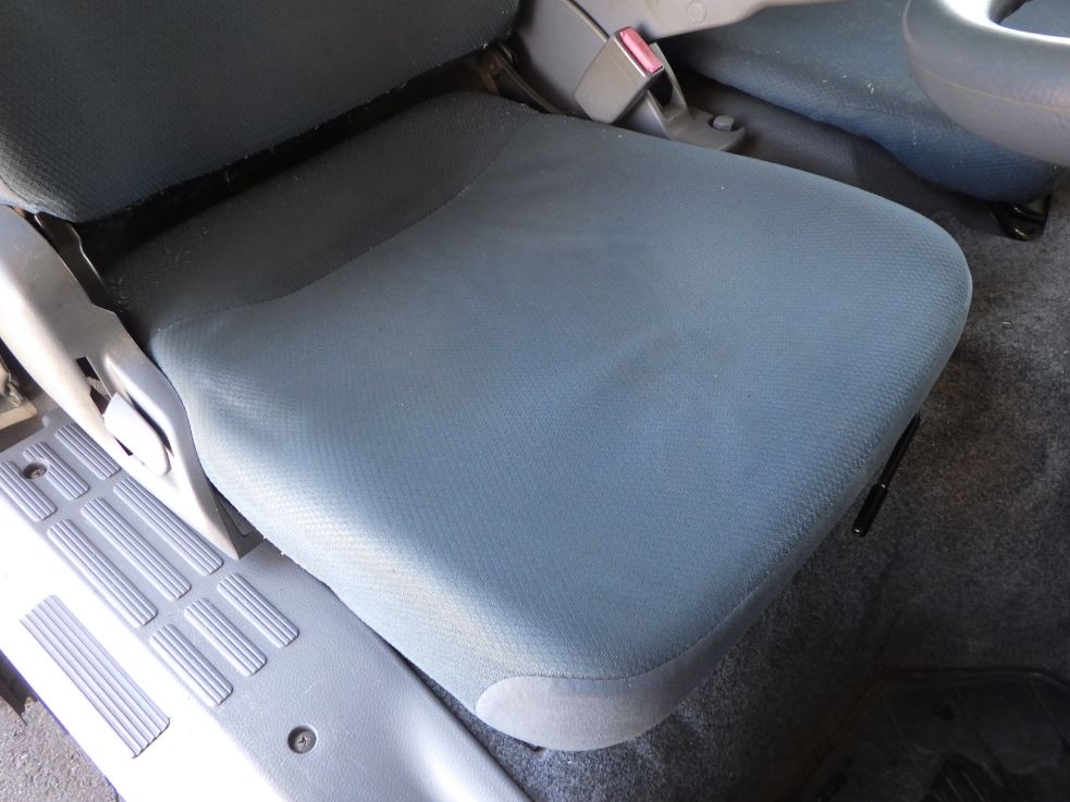 運転席座面にヘタリがあります。|三菱 キャンター TKG-FEA50の写真48