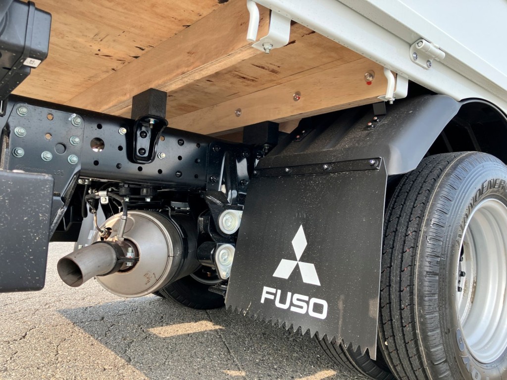 シャシとネタの状態です。ネタは木製です|三菱 キャンター 2RG-FBA20(2WD)の写真7