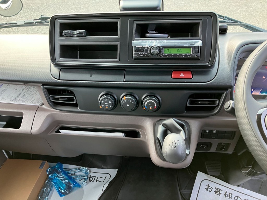 パネル周りの状態です。|三菱 キャンター 2RG-FBA20(2WD)の写真12