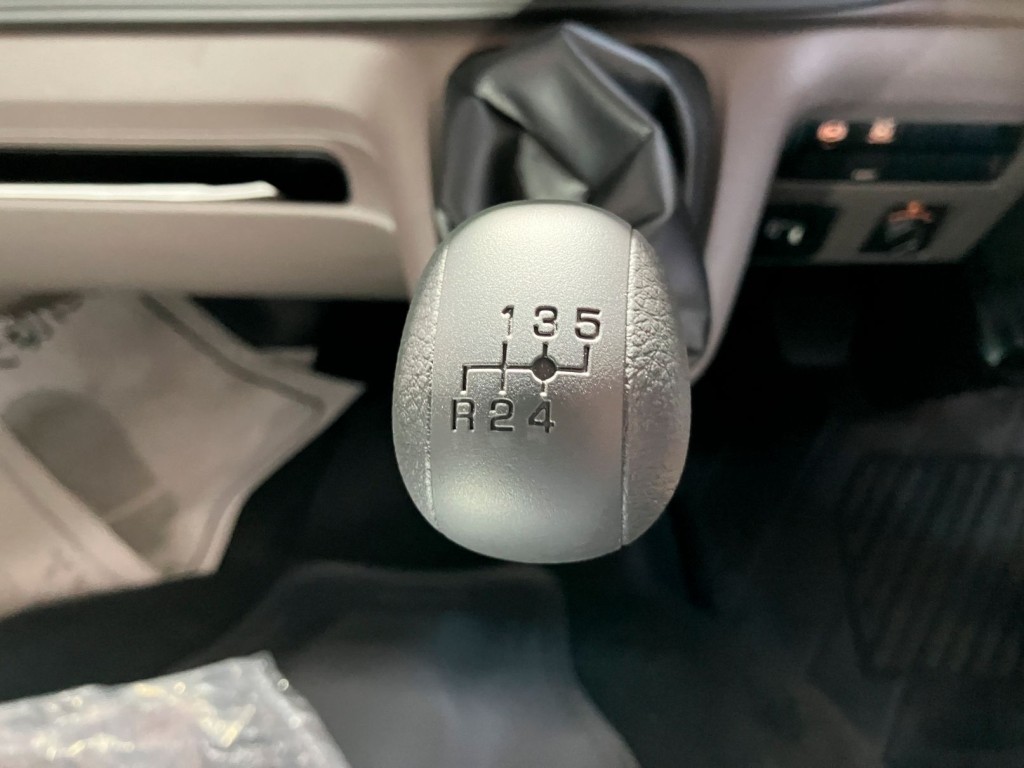 5速マニュアルです。|三菱 キャンター 2RG-FBA20(2WD)の写真19