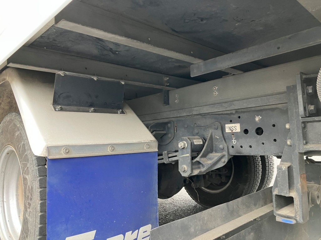 いすゞ エルフ 2RG-NPR88AN(2WD)の写真6