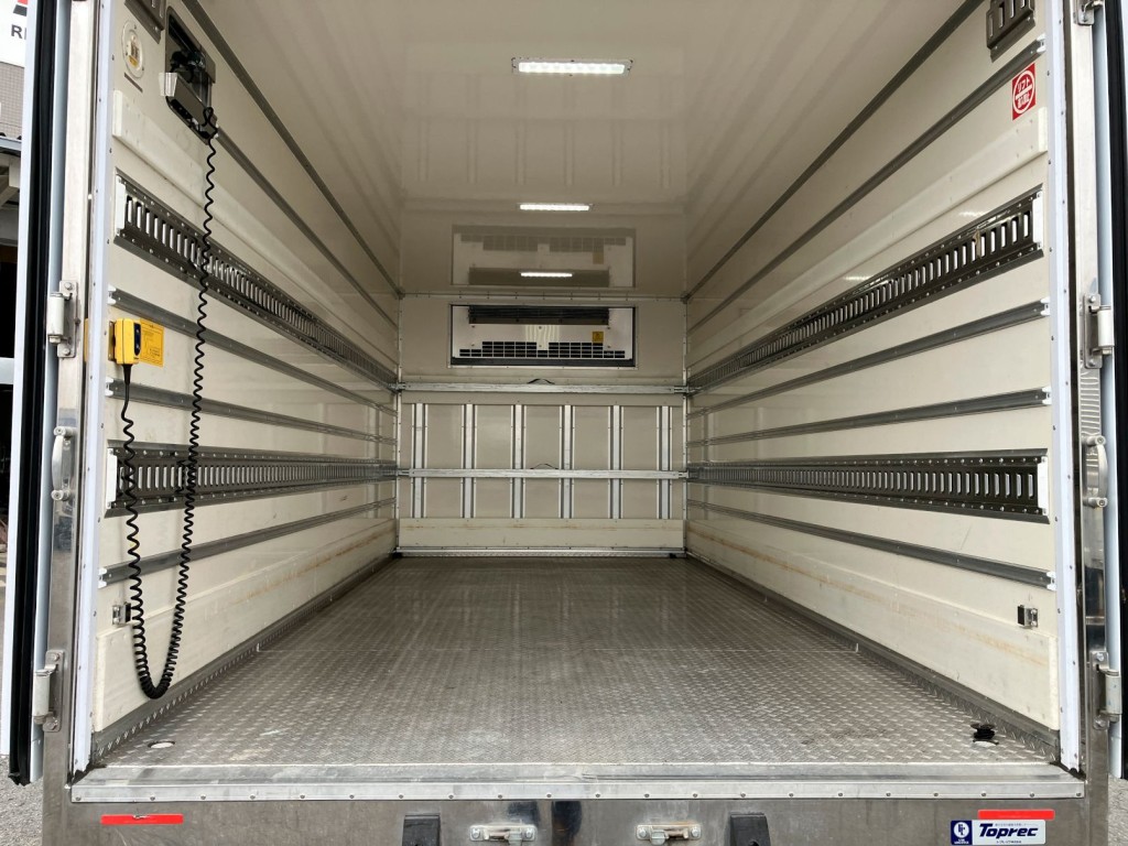 いすゞ エルフ 2RG-NPR88AN(2WD)の写真9