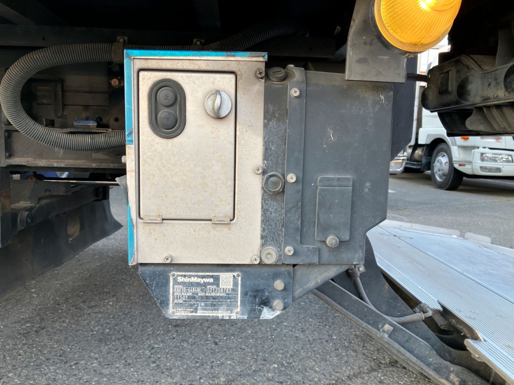 いすゞ エルフ 2RG-NPR88AN(2WD)の写真13