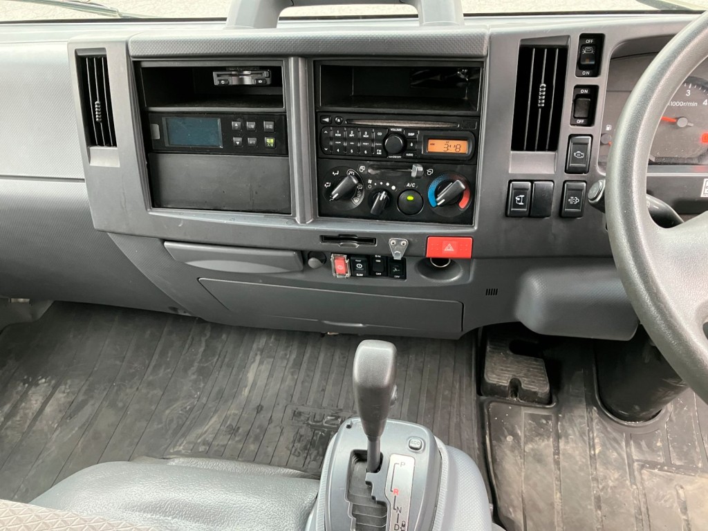 いすゞ エルフ 2RG-NPR88AN(2WD)の写真15