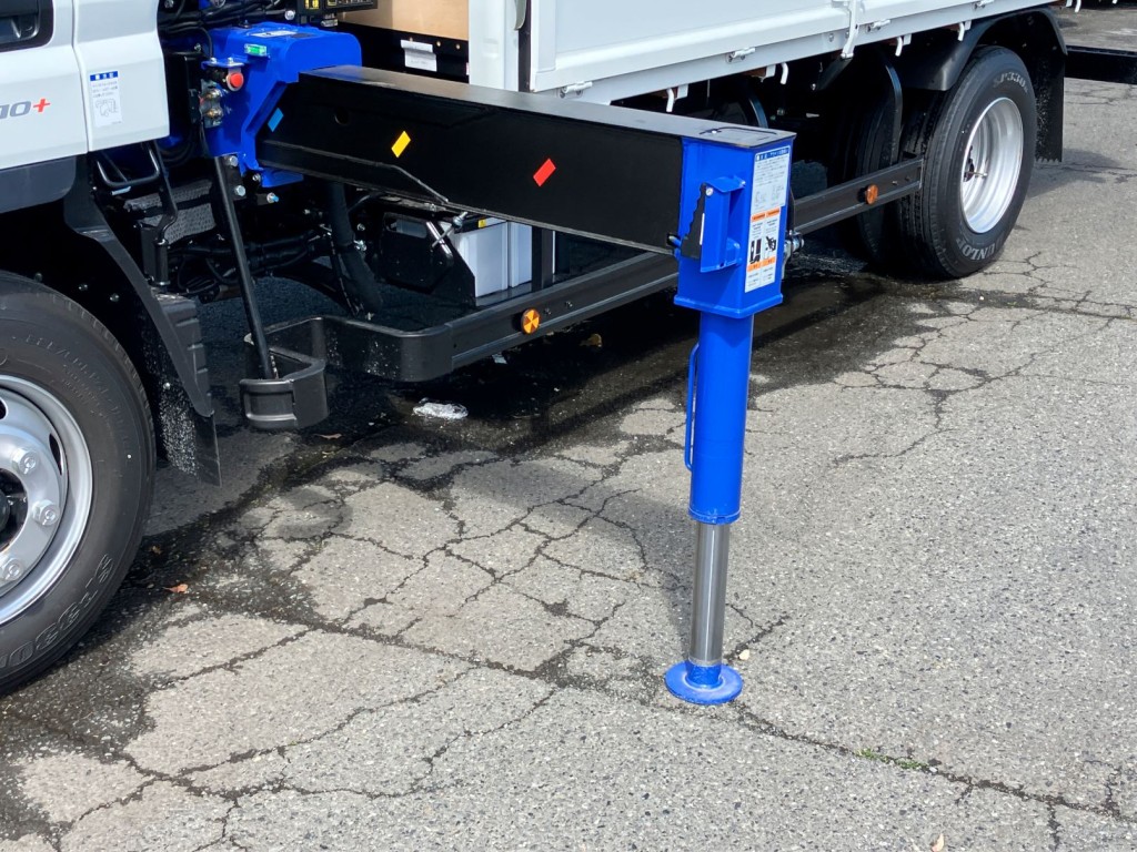 アウトリガーの状態です。差し違い式です|三菱 キャンター 2PG-FEB90(2WD)の写真10