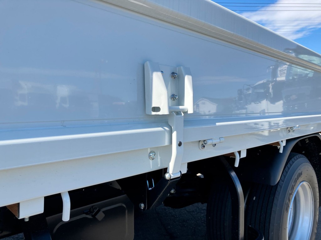 セイコーラック付きです。|三菱 キャンター 2PG-FEB90(2WD)の写真14